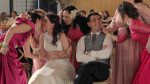 La pareja reciben una sorpresa de sus amigas. Boda en La Opera